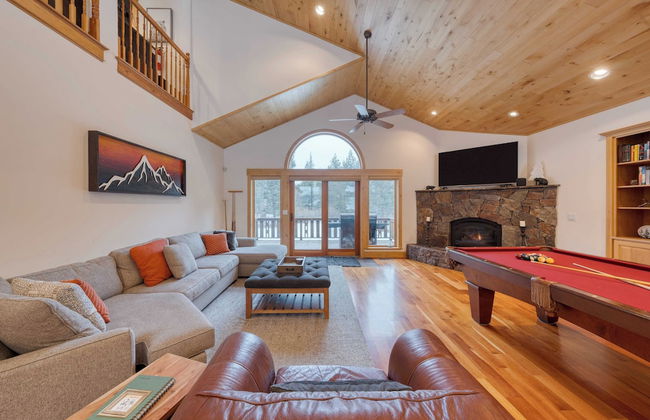 5 Mins to Ski Resort Ping Pong, Pool Table, Deck Donner Ridge by Avantstay - Foto 6