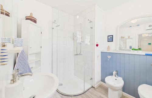 Seaside 2-bed Home in Flushing with Free Parking & sea views - Foto 29