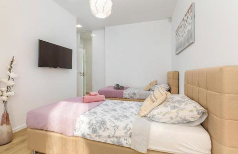 3 Bedroom Beautiful Home In Segotici - Foto 25