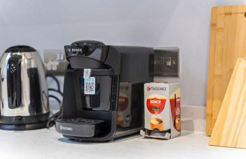 Modern 4 Bed house Ideal for Groups, Contractors near City Airport & O2 Arena, free parking & Wifi included - Foto 29