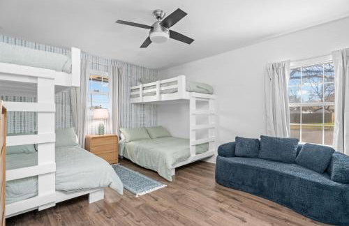 Relaxed Luxury Pet Friendly Home with Pool and Backyard Lounge in San Antonio, TX - Foto 40