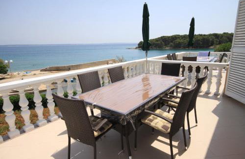 Seaside apartments with a swimming pool Ugljan - 829 - Foto 29