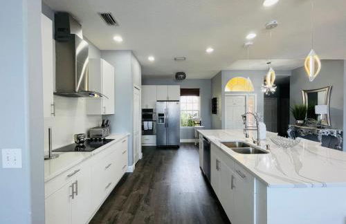 Paradise Heated Pool Home Near IMG and Siesta Key Beach - Photo 8