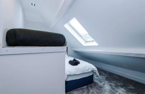 Incredible Home With Games Room, Sleeps 8, Parking Included, Perfect For Groups, Families, Contractors, Professionals - Photo 12