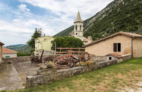 Casa ridente nella valle del Menotre con giardino - Photo 11