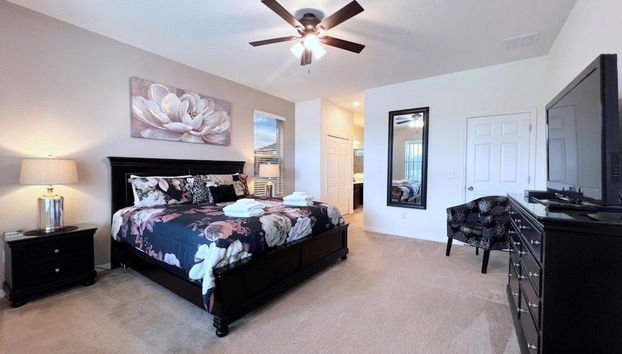 Cozy Family Friendly Pool Home With Game Room 5 Bedroom Home by RedAwning - Foto 2, Habitación