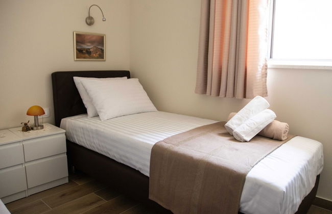 The Poolside Stone House in Bale - Foto 7