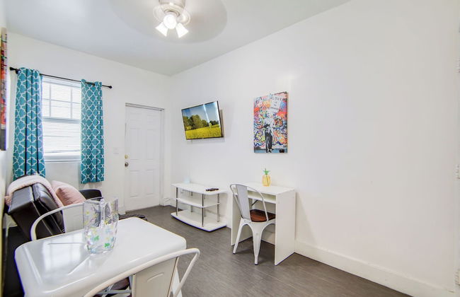 Cozy South Beach 1BR Apt Near Beach and Ocean Drive - Foto 12