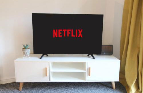 4 Dbl Beds, Modern Apartment, Free Parking and Home-from-home - Foto 5