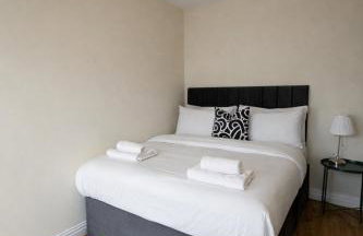 Cosy 2-Bed Flat in the Heart of Prestwich Village - Foto 7