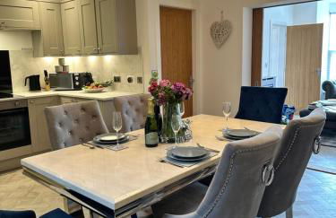 Luxury Pet-Friendly 2 Bed Retreat in Central Bowness with Copper Roll-Top Bath & Sun Terrace - Foto 11