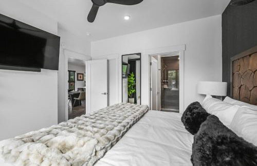 4-Season Modern Mountain Penthouse with Private Hot Tub & Scenic Views - Foto 29