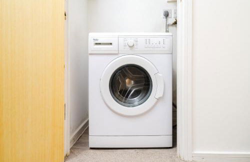 2BR Flat Near City Centre with Free Parking - Foto 44