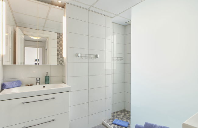 2 bedroom Apartment in Marbella with swimming pool and garden - Photo 13