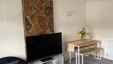 Spacious 2 Bed Village Flat sleeps 4/6 - Foto 4