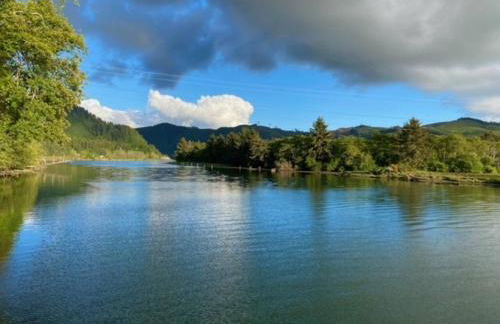 Riverside retreat with stunning views, historic charm - Coastal adventure awaits - Foto 3