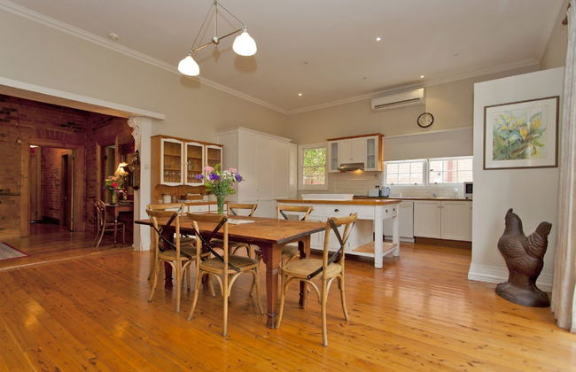 Rose Cottage - Historic Luxury - Photo 5