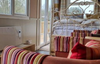 Riverside Cabin - Sleeps 2 - Hottub - Parking - Foto 11