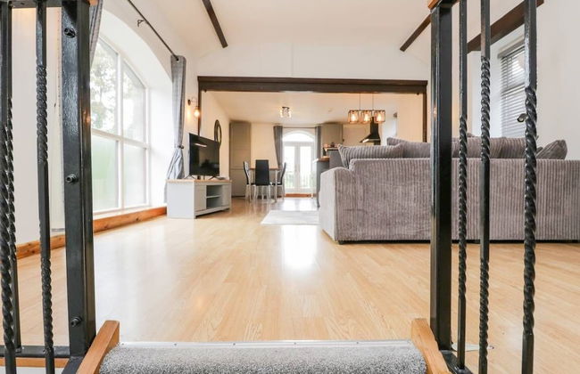 COACH HOUSE - Photo 16