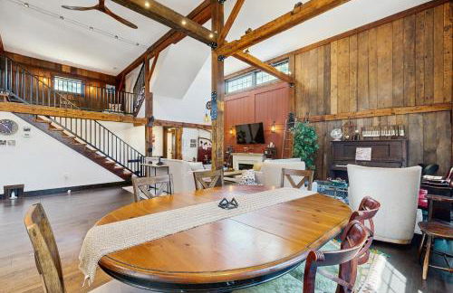 Red Barn & Blueberries - Photo 9