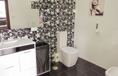 Espectacular casa con piscina - Foto 23