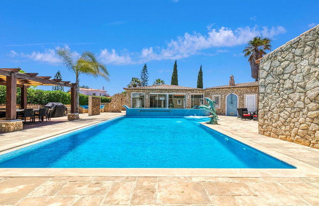 Golfinhos Magnificent Spacious 5 Bedroom Villa - Foto 6