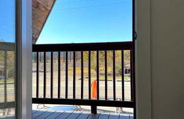 Glacier Alpine Escape - Photo 8