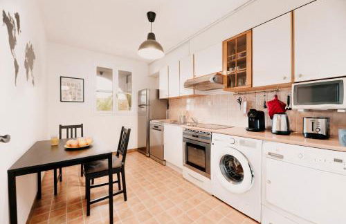 SPÉCIAL COUPLE & FAMILLE - Lit Queen Size - NETFLIX - Climatisation - Terrasse Plein Sud - 2 min Centre-Ville - 6 min Mer - Wifi 400 Mbits Parking privé - OFFRE SPÉCIALE - Foto 9