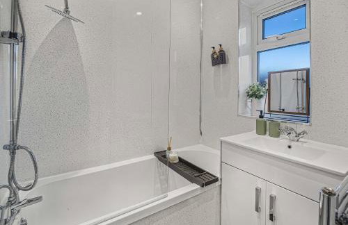 3 Bed Rest Home Middleton M24 Sleeps 8 - Foto 8