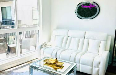 Hollywood Penthouse with Balcony & Pool View - Photo 51