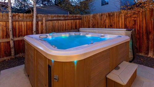 2 King Beds / Hot Tub / BBQ / Hiking / Fire Pit - Foto 2