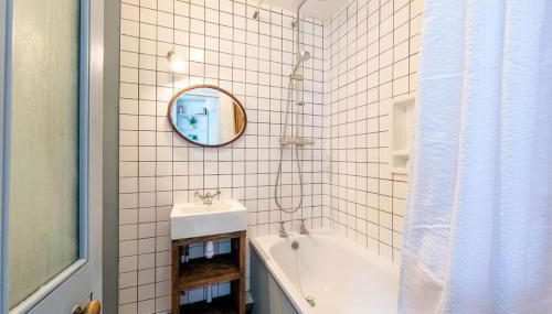 Lovely self-contained basement studio with kitchen - Photo 3