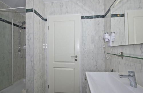 mit Meerblick und Balkon, gratis Nutzung vom AHOI Erlebnisbad und Sauna in Sellin - Meeresblick FeWo 33 - Foto 11