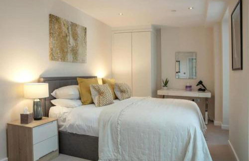 Westminster 2 bed 2 bath apartment with Air-Con - Photo 8