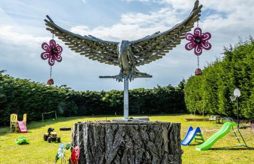 UPSIDE DOWN HOUSE - Sleeps up to 6 Guests - Great for Family and Friends Gatherings,Corporate events ,Near Sherwood Forest at Fairview Farm in Nottingham set in 88 acres - Foto 34