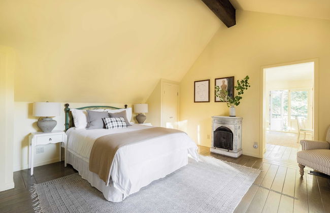 Everett by Avantstay 5mins to Palisades Tahoe! w/ HOT TUB - Photo 18