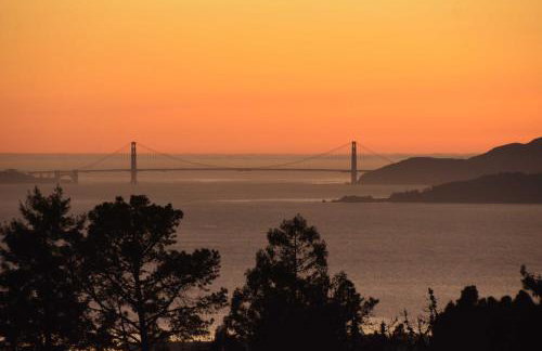 Stunning Bay-View Home in Kensington! - Photo 22