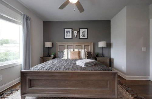 WeHo Nashville Home, Geodis Park, Mini-Golf, Arcade, 10min to Downtown! Sleeps 10! - Foto 16