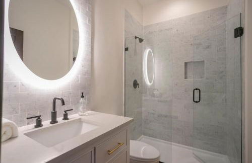 Historic Jewel Walk to Eats & Shops - Foto 9