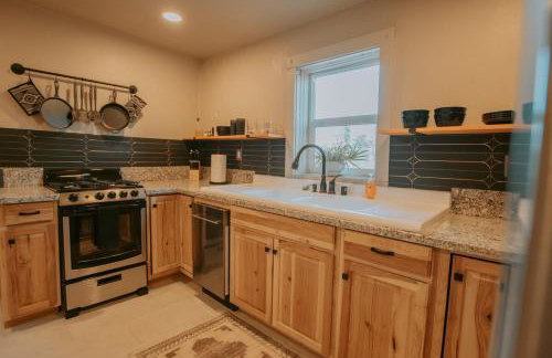 Grandma's Old Town Adobe House! Private Hot Tub-Close to Old Town-Pet Friendly-No Pet Fee! - Foto 25