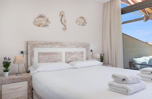 Cozy 2BR Retreat With Big Terrace, Peaceful Stay Minutes Away From the Beach - Foto 22