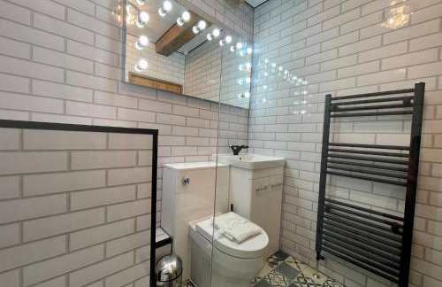 Derbyshire Cottage for 4, 1 hour per day private pool use - Photo 8