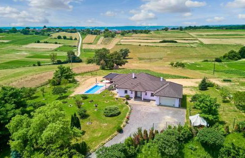 Amazing Home In Krizevci - Photo 1