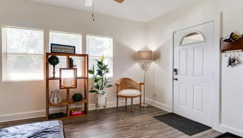 Near Family Fun! Centrally Located Indy Charmer - Foto 5