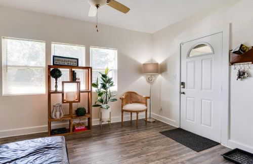 Near Family Fun! Centrally Located Indy Charmer - Foto 5