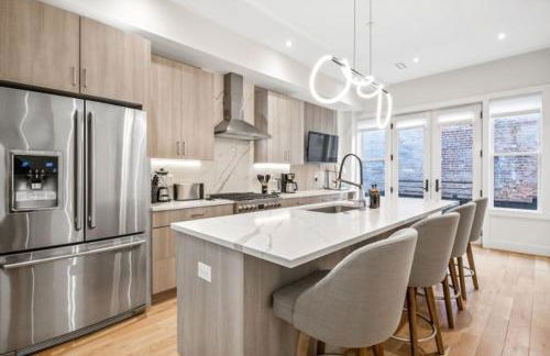 Sleeps 12 Downtown Entire home with rooftop - Foto 3