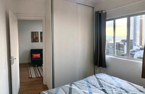 707- Apartamento Encantador, amplo e decorado, quarto, sala, cozinha, mobiliario moderno, cozinha completa com utensílios , Excelente vista da cidade e localização privelegiada no bairro Bigorrilho - Photo 35