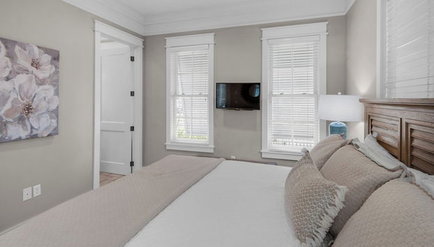 Private Splash Pool + Carriage House, 1 House to Beach w/ Beach Chair Setup! - Foto 3, Habitación