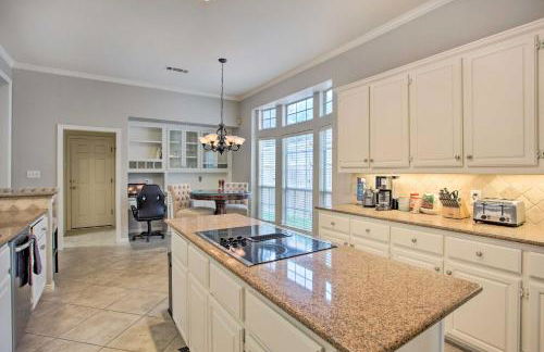 Elegant Plano Home with Private Outdoor Pool! - Foto 8