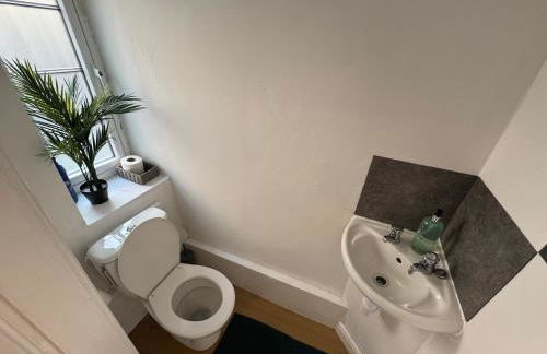 Stretford Apartment - Sleeps 6 - WiFi - Parking - Near Stadium - Foto 24